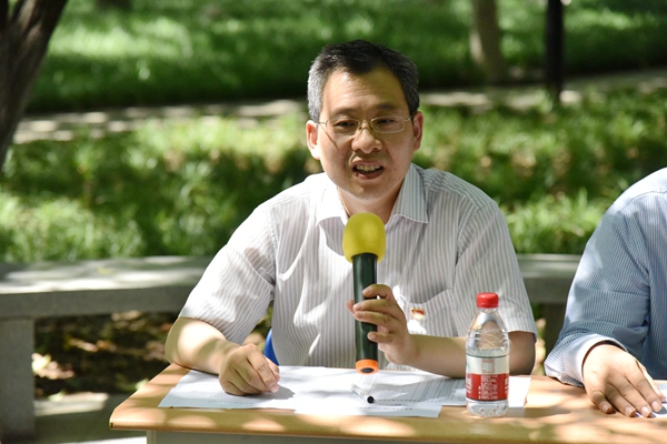 av在线党总支副书记阮鹏主持会议.JPG